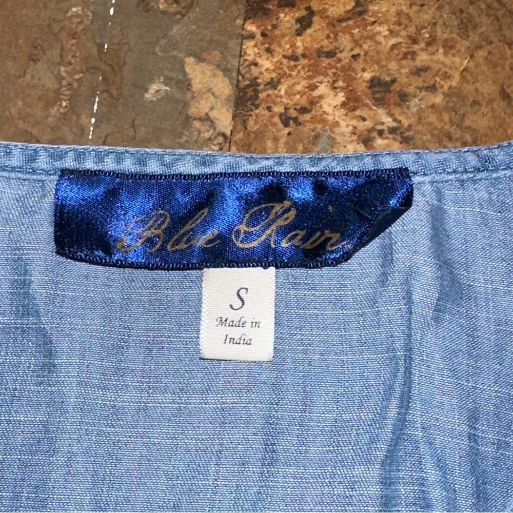 Francesca’s Blue Rain V Neck Chambray Ruched Waist Short Cap Sleeve Size Small - Picture 6 of 8